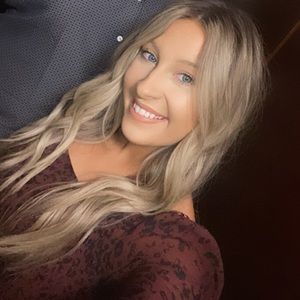 Meet your Posher, Becca